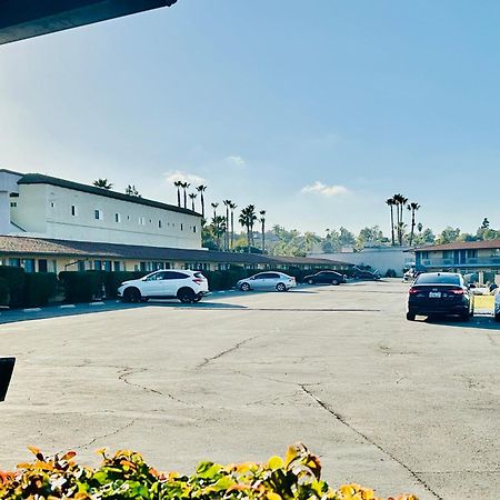 Franciscan Inn Motel Виста Экстерьер фото